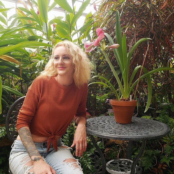 Meet your Posher, Briana - Picture 2 of 4